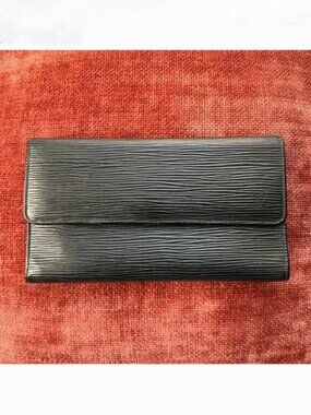 LOUIS VUITTON EPI Leather Tresor International Wallet Black 💼